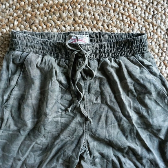 Current/Elliott Camouflage Green Pants Size Small - Picture 4 of 8